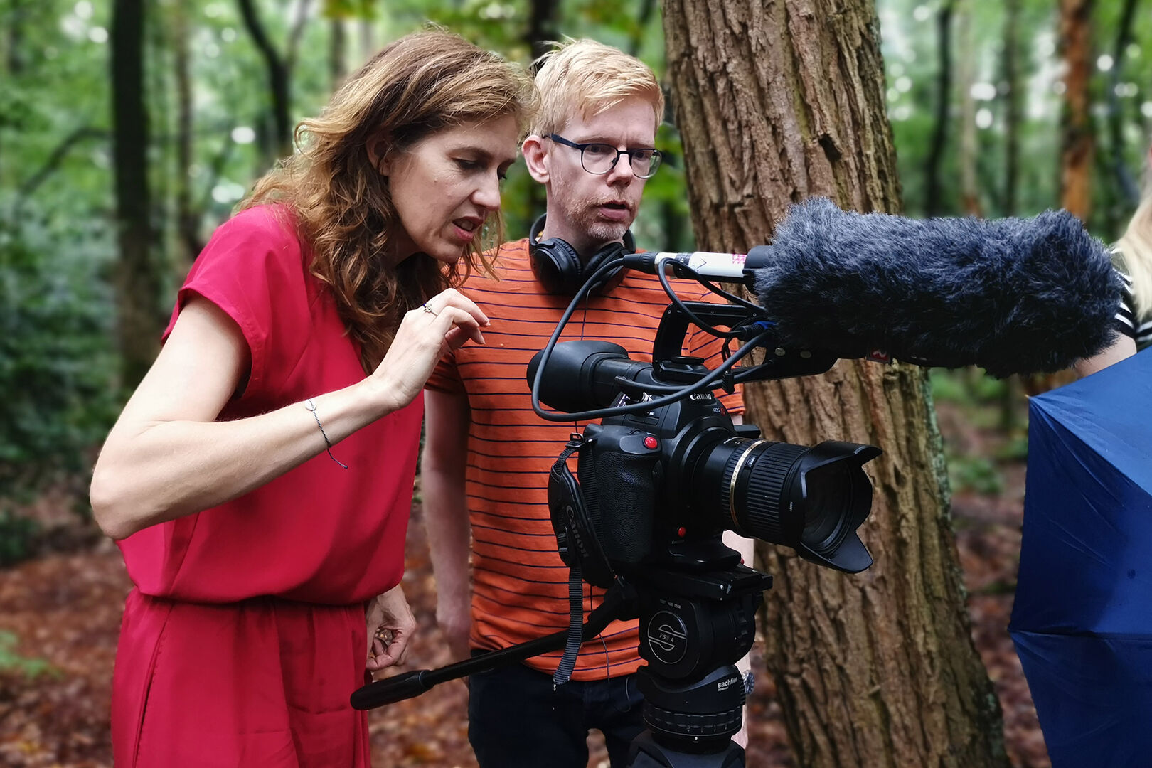 Claudette-van-de-Rakt-en-Bas-de-Leijer-zinnenprikkelende-multimediale-pop-up-theatervoorstelling-Midsummer-Madness