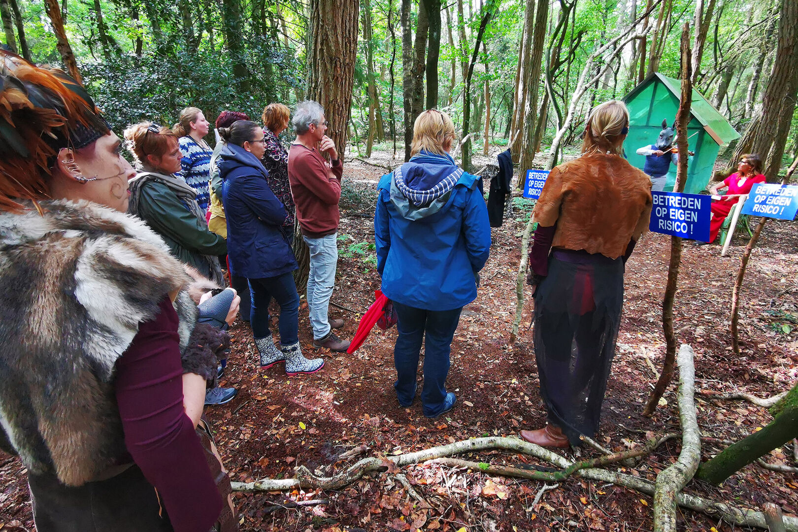 Claudette-van-de-Rakt-en-Elias-Wahbe-zinnenprikkelende-multimediale-pop-up-theatervoorstelling-Midsummer-Madness