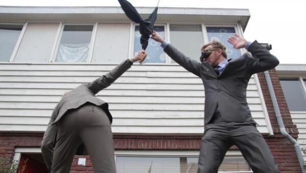 De Eentonige Gelatenheid van Eens en Einde